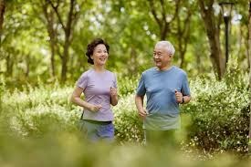 赌桌上的孤独：博彩是如何一步步剥离玩家正常社交的？（牌桌成孤城：赌博如何逐步瓦解玩家的社交圈）